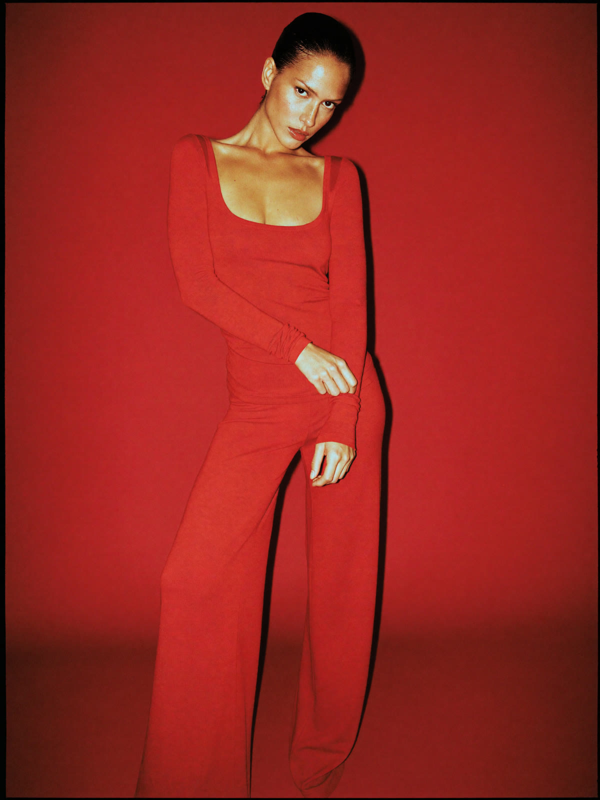 AI campaign Total Red: model in a red knit set on a red set